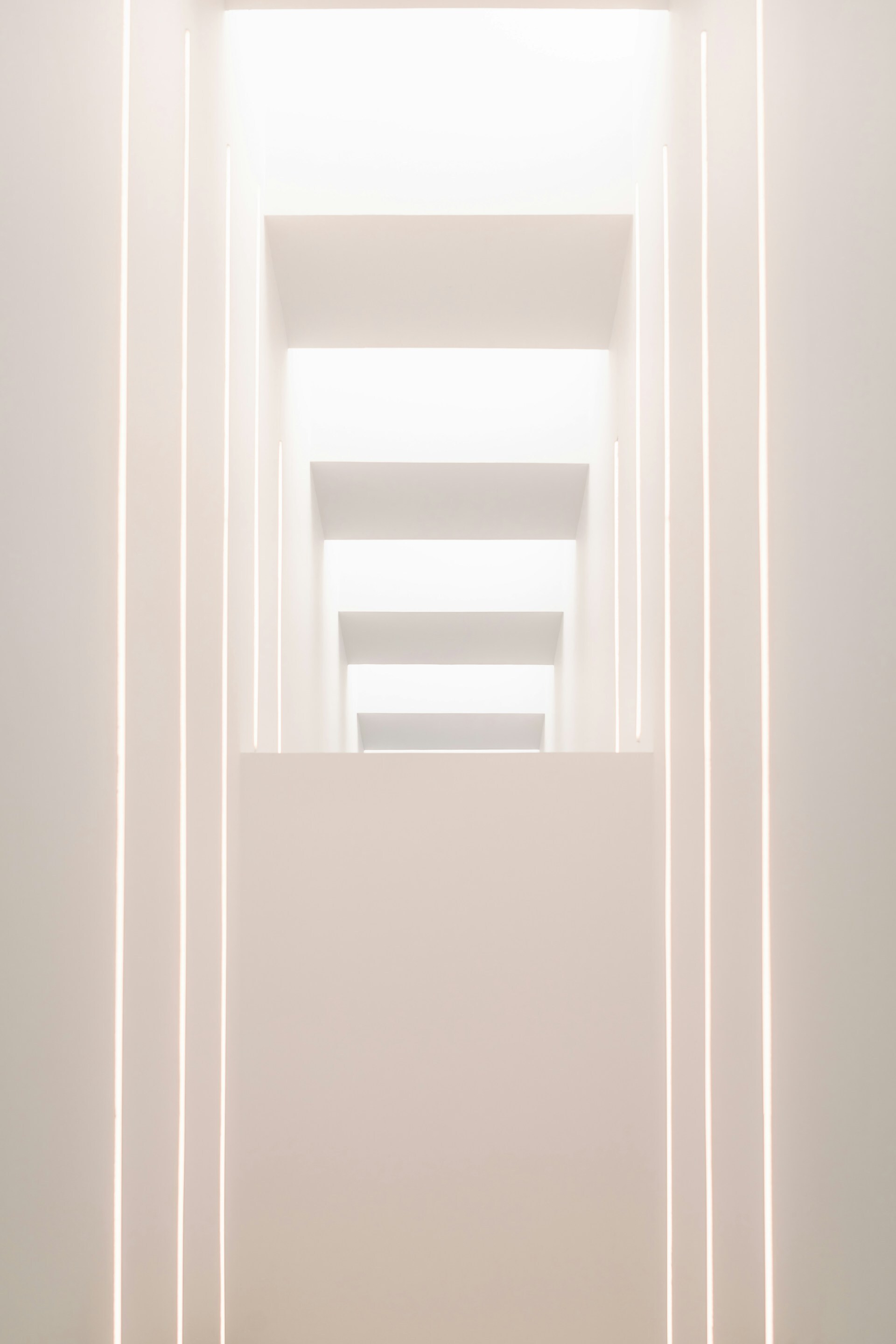 連続する構造をイメージした3Dビジュアル